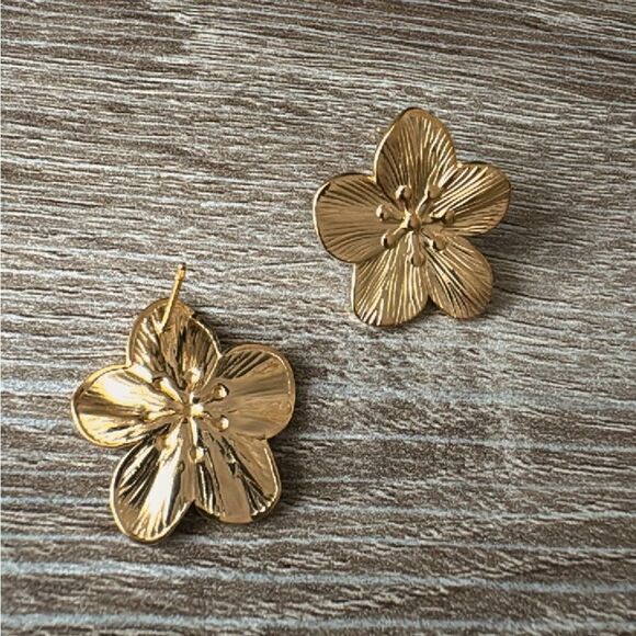 Bohemian flower stud earrings A680 - Picture 4 of 5